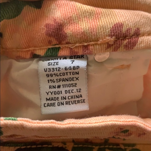 Peach colored floral shorts - Picture 3 of 3